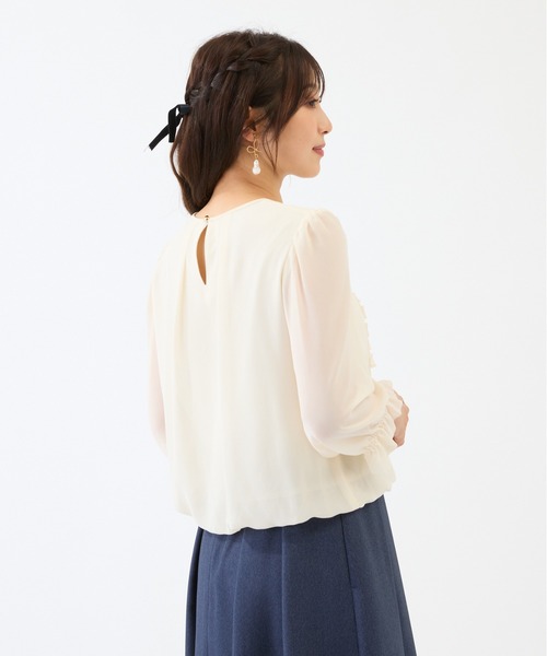 Rose Tiara(ローズティアラ)の「【セットアップ対応】バルーンヘムブラウス(シャツ/ブラウス・レディース・オフホワイト/ベージュ/ブラック・46/42/38)」の15枚目の写真