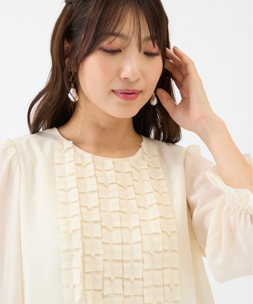 Rose Tiara(ローズティアラ)の「【セットアップ対応】バルーンヘムブラウス(シャツ/ブラウス・レディース・オフホワイト/ベージュ/ブラック・46/42/38)」の9枚目の写真