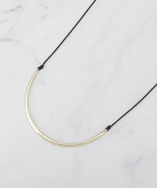 INDIVI（インディヴィ）の「【長さ調整自由】メタルカーブバーネックレス（ネックレス・レディース・ゴールド/シルバー・00）」の4枚目の写真