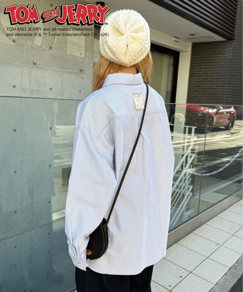 DOUBLE NAME（ダブルネーム）の「【TOM AND JERRY】ひょっこり刺しゅうオーバーサイズオックスシャツ（シャツ/ブラウス・レディース・オフホワイト/ブルー/グレー・FREE）」の17枚目の写真