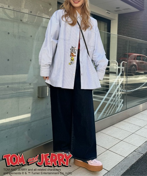 DOUBLE NAME（ダブルネーム）の「【TOM AND JERRY】ひょっこり刺しゅうオーバーサイズオックスシャツ（シャツ/ブラウス・レディース・オフホワイト/ブルー/グレー・FREE）」の19枚目の写真