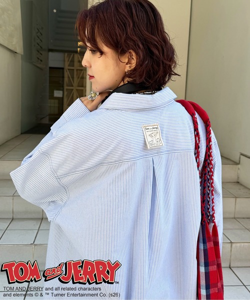 DOUBLE NAME（ダブルネーム）の「【TOM AND JERRY】ひょっこり刺しゅうオーバーサイズオックスシャツ（シャツ/ブラウス・レディース・オフホワイト/ブルー/グレー・FREE）」の21枚目の写真