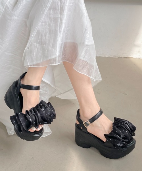 Shoes in Closet(シューズインクローゼット)の「超軽量 厚底 スタイルアップソール ギャザー サンダル 5667(サンダル・レディース・ベージュ/ブラック×ブラック/ベージュ系3/ブラック系3・LL/S/L/M)」の1枚目の写真