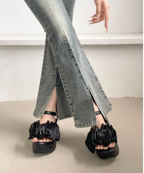 Shoes in Closet(シューズインクローゼット)の「超軽量 厚底 スタイルアップソール ギャザー サンダル 5667(サンダル・レディース・ベージュ/ブラック×ブラック/ベージュ系3/ブラック系3・LL/S/L/M)」の2枚目の写真