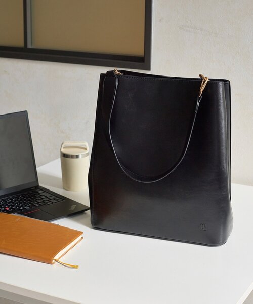 Thevon（ゼボン）の「【Yuna&Mayuコラボ企画】ウェーブハンドルトートバッグ（トートバッグ・レディース・グレイッシュベージュ/ブラック・FREE）」の2枚目の写真