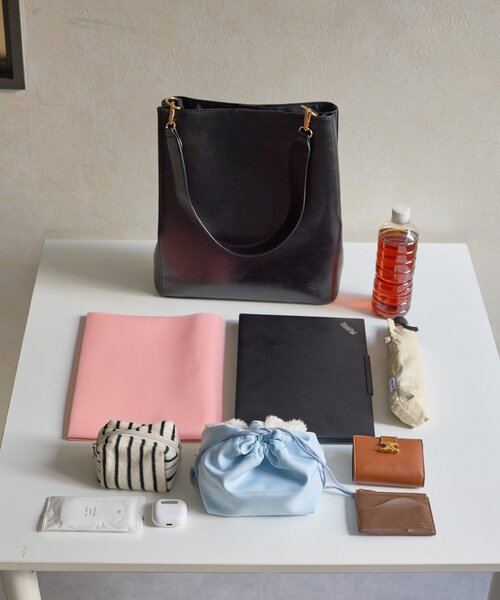 Thevon（ゼボン）の「【Yuna&Mayuコラボ企画】ウェーブハンドルトートバッグ（トートバッグ・レディース・グレイッシュベージュ/ブラック・FREE）」の11枚目の写真