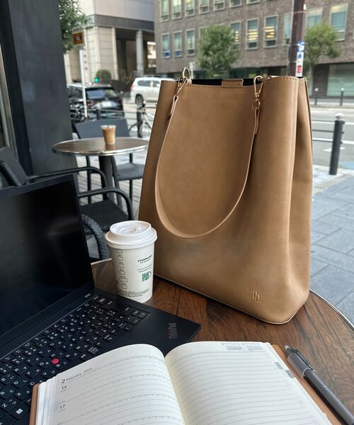 Thevon（ゼボン）の「【Yuna&Mayuコラボ企画】ウェーブハンドルトートバッグ（トートバッグ・レディース・グレイッシュベージュ/ブラック・FREE）」の15枚目の写真