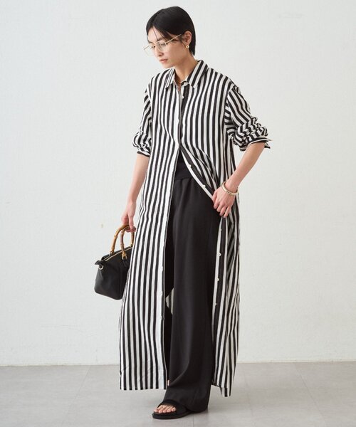 LOUNGEDRESS（ラウンジドレス）の「イージーフレアパンツ（その他パンツ・レディース・グレー/ブラック/ベージュ/アイボリー・SMALL/MEDIUM）」の3枚目の写真