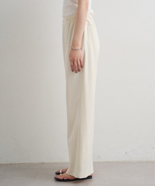 LOUNGEDRESS（ラウンジドレス）の「イージーフレアパンツ（その他パンツ・レディース・グレー/ブラック/ベージュ/アイボリー・SMALL/MEDIUM）」の16枚目の写真