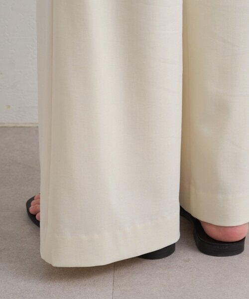 LOUNGEDRESS（ラウンジドレス）の「イージーフレアパンツ（その他パンツ・レディース・グレー/ブラック/ベージュ/アイボリー・SMALL/MEDIUM）」の21枚目の写真