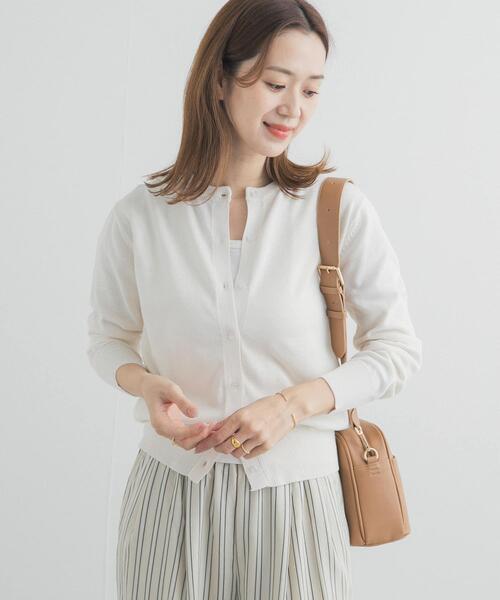 URBAN RESEARCH DOORS（アーバンリサーチドアーズ）の「オーガニックコットンクルーネックカーディガン（カーディガン/ボレロ・レディース・イエロー/オフホワイト/ブルー・FREE）」の6枚目の写真