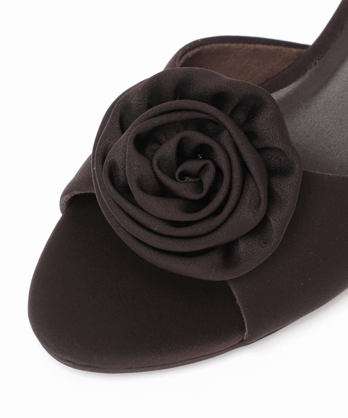 LE TALON（ルタロン）の「《WEB限定》Le decore / ル デコレpuffy rose mule サンダル（サンダル・レディース・ホワイト/ブラウン/ブラック×ブラック・SMALL/MEDIUM/LARGE/X-LARGE）」の7枚目の写真