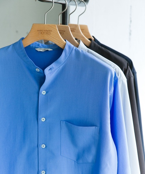 URBAN RESEARCH DOORS（アーバンリサーチドアーズ）の「『XLサイズ/WEB限定』『吸水速乾』セオアルファバンドカラーロングスリーブシャツ（シャツ/ブラウス・メンズ・ネイビー/ロイヤルブルー/ライトグレー/ブラウン・X-LARGE/MEDIUM/LARGE）」の4枚目の写真