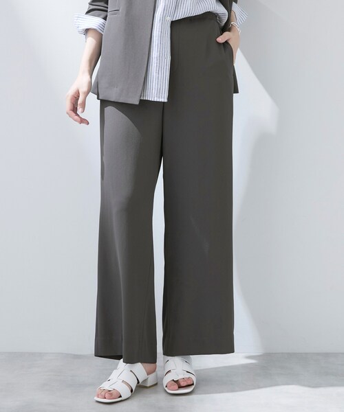 INDIVI（インディヴィ）の「【さらに軽く軽快！／着る日傘】イージーワイドパンツ（その他パンツ・レディース・ダークグレー/ブラウン系/ブラック・38/36/40/12/07）」の2枚目の写真