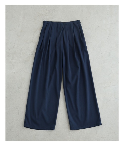 cawaii(カワイイ)の「ウエストから流れるタックのさらり軽やかなワイドパンツ(その他パンツ・レディース・ネイビー/グレイッシュベージュ・FREE)」の7枚目の写真