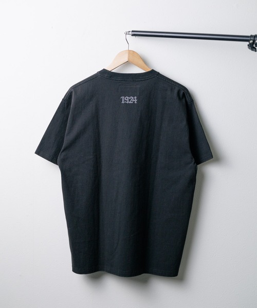 UNIVERSAL OVERALL(ユニバーサルオーバーオール)の「【UNIVERSAL OVERALL】Logo Pigment TEE(Tシャツ/カットソー・レディース・ブラック/ブラック×ブラック・X-LARGE/LARGE/MEDIUM)」の3枚目の写真