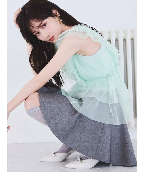 SNIDEL（スナイデル）の「Sustainableチュールペプラムブラウス（シャツ/ブラウス・レディース・ライム/アイボリー/チャコールグレー・F）」の4枚目の写真