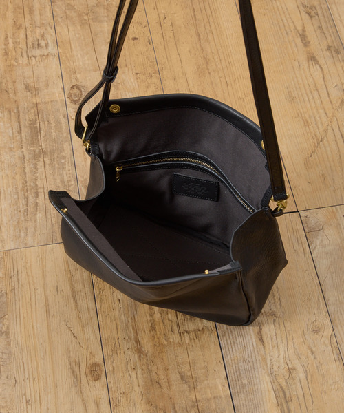 SLOW(スロウ)の「SLOW スロウ / bono-gasmask shoulder bag-L フルベジタブルタンニング栃木レザーショルダーバッグ / 858S92S(ショルダーバッグ・メンズ・ブラック/チョコ・FREE)」の4枚目の写真