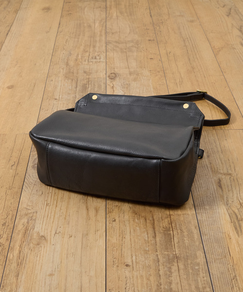 SLOW(スロウ)の「SLOW スロウ / bono-gasmask shoulder bag-L フルベジタブルタンニング栃木レザーショルダーバッグ / 858S92S(ショルダーバッグ・メンズ・ブラック/チョコ・FREE)」の7枚目の写真