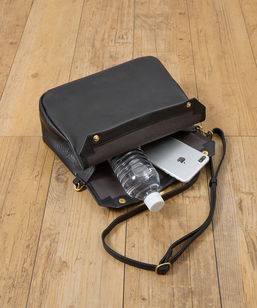 SLOW(スロウ)の「SLOW スロウ / bono-gasmask shoulder bag-L フルベジタブルタンニング栃木レザーショルダーバッグ / 858S92S(ショルダーバッグ・メンズ・ブラック/チョコ・FREE)」の8枚目の写真