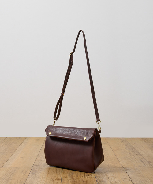 SLOW(スロウ)の「SLOW スロウ / bono-gasmask shoulder bag-L フルベジタブルタンニング栃木レザーショルダーバッグ / 858S92S(ショルダーバッグ・メンズ・ブラック/チョコ・FREE)」の10枚目の写真