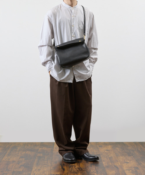 SLOW(スロウ)の「SLOW スロウ / bono-gasmask shoulder bag-L フルベジタブルタンニング栃木レザーショルダーバッグ / 858S92S(ショルダーバッグ・メンズ・ブラック/チョコ・FREE)」の12枚目の写真