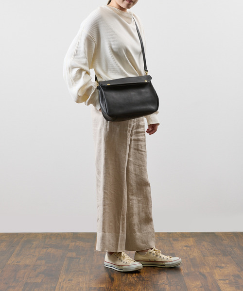 SLOW(スロウ)の「SLOW スロウ / bono-gasmask shoulder bag-L フルベジタブルタンニング栃木レザーショルダーバッグ / 858S92S(ショルダーバッグ・メンズ・ブラック/チョコ・FREE)」の17枚目の写真