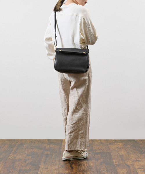 SLOW(スロウ)の「SLOW スロウ / bono-gasmask shoulder bag-L フルベジタブルタンニング栃木レザーショルダーバッグ / 858S92S(ショルダーバッグ・メンズ・ブラック/チョコ・FREE)」の18枚目の写真