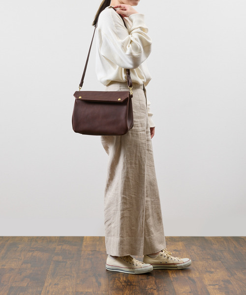 SLOW(スロウ)の「SLOW スロウ / bono-gasmask shoulder bag-L フルベジタブルタンニング栃木レザーショルダーバッグ / 858S92S(ショルダーバッグ・メンズ・ブラック/チョコ・FREE)」の19枚目の写真