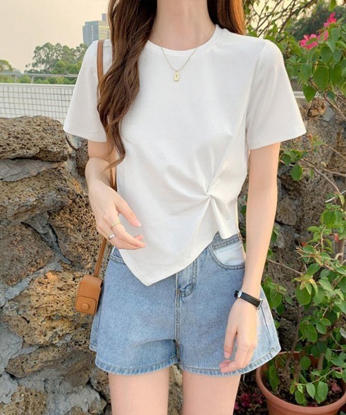 Miniministore(ミニミニストア)の「アシンメトリーTシャツ半袖クルーネックt(Tシャツ/カットソー・レディース・ブラック/ブルー/チェリーピンク/ホワイト/イエロー・FREE)」の1枚目の写真