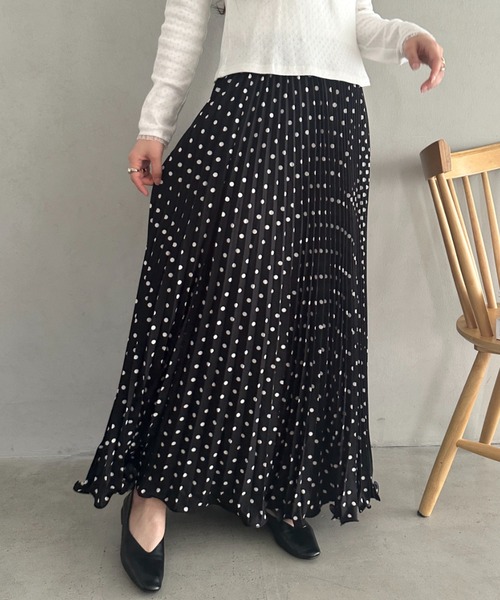 MYMOOD.(マイムード)の「ドットプリーツロングスカート きれいめシーンにぴったりフレアスカート(スカート・レディース・ブラック/アイボリー・FREE)」の10枚目の写真