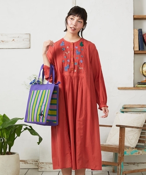 Jocomomola(ホコモモラ)の「Baile animal アニマル刺繍ワンピース(ワンピース・レディース・レッド/グレー・40)」の2枚目の写真