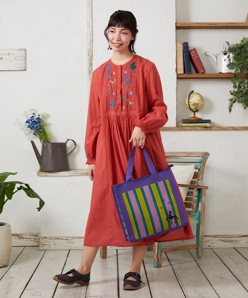 Jocomomola(ホコモモラ)の「Baile animal アニマル刺繍ワンピース(ワンピース・レディース・レッド/グレー・40)」の3枚目の写真