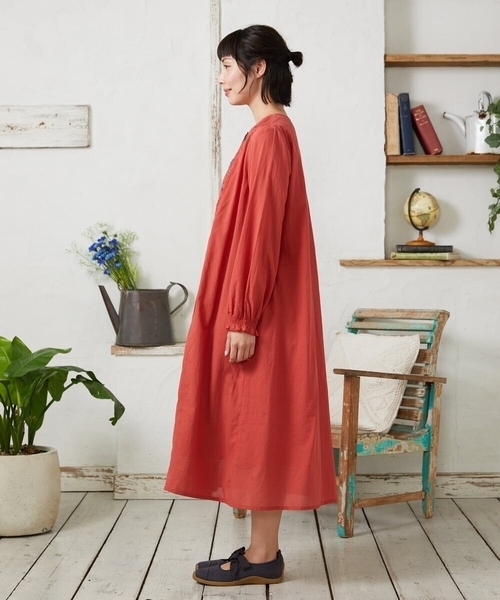 Jocomomola(ホコモモラ)の「Baile animal アニマル刺繍ワンピース(ワンピース・レディース・レッド/グレー・40)」の4枚目の写真