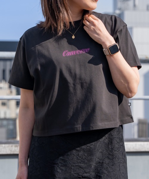 CONVERSE（コンバース）の「【別注】コンバース  AP EM NEON LOGO TEE L 半袖Tシャツ 限定コラボ（Tシャツ/カットソー・レディース・ホワイト/ブラック・S/M/L）」の2枚目の写真