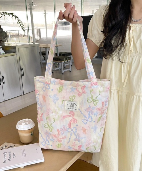 VIBGYOR(ヴィブジョー)の「Mignonjour/リボンフラワー柄トートバッグ M2914(トートバッグ・レディース・その他3/その他2/その他1・FREE)」の1枚目の写真