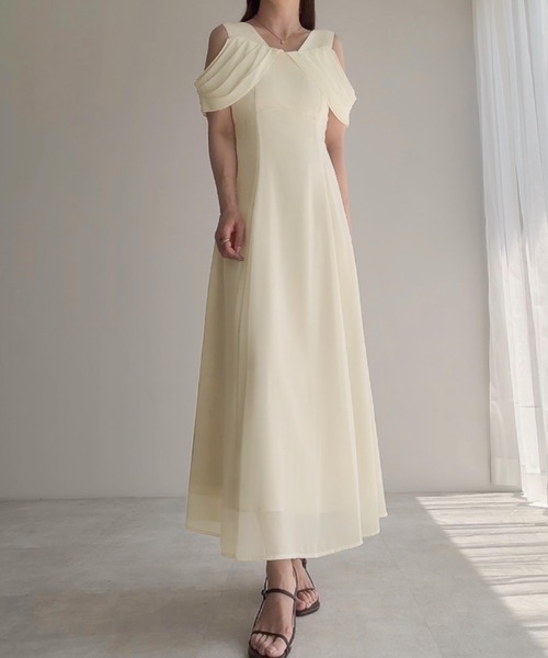 junoah(ジュノア)の「シアードレープフレアワンピース(ワンピース・レディース・チャコール/ブラック/アイボリー・LARGE/MEDIUM/SMALL)」の5枚目の写真