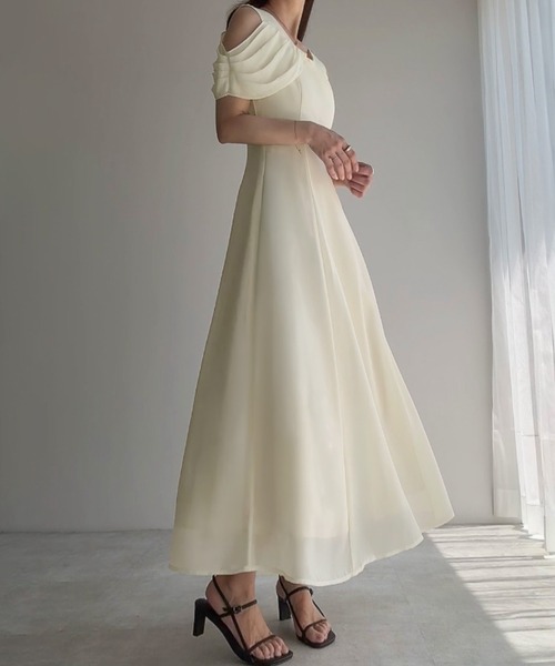 junoah(ジュノア)の「シアードレープフレアワンピース(ワンピース・レディース・チャコール/ブラック/アイボリー・LARGE/MEDIUM/SMALL)」の7枚目の写真
