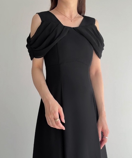 junoah(ジュノア)の「シアードレープフレアワンピース(ワンピース・レディース・チャコール/ブラック/アイボリー・LARGE/MEDIUM/SMALL)」の8枚目の写真
