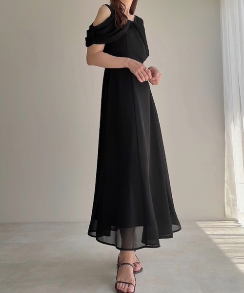 junoah(ジュノア)の「シアードレープフレアワンピース(ワンピース・レディース・チャコール/ブラック/アイボリー・LARGE/MEDIUM/SMALL)」の9枚目の写真