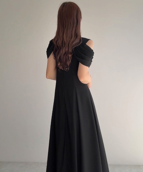 junoah(ジュノア)の「シアードレープフレアワンピース(ワンピース・レディース・チャコール/ブラック/アイボリー・LARGE/MEDIUM/SMALL)」の10枚目の写真