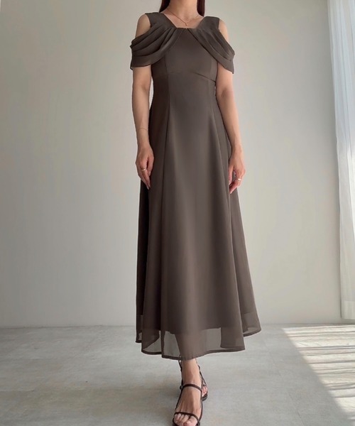 junoah(ジュノア)の「シアードレープフレアワンピース(ワンピース・レディース・チャコール/ブラック/アイボリー・LARGE/MEDIUM/SMALL)」の12枚目の写真