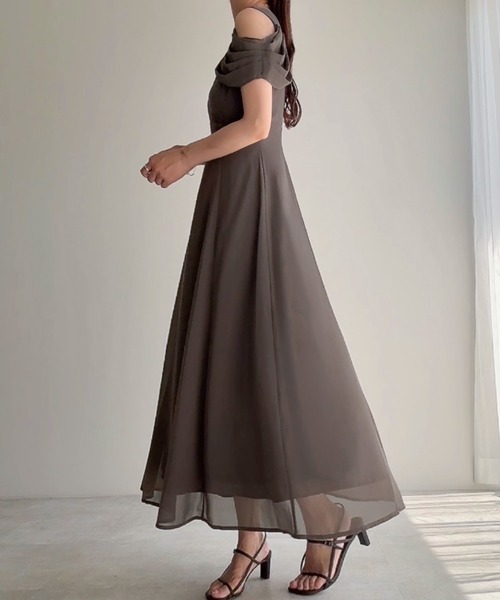 junoah(ジュノア)の「シアードレープフレアワンピース(ワンピース・レディース・チャコール/ブラック/アイボリー・LARGE/MEDIUM/SMALL)」の13枚目の写真