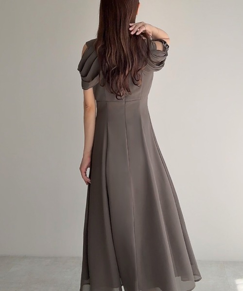 junoah(ジュノア)の「シアードレープフレアワンピース(ワンピース・レディース・チャコール/ブラック/アイボリー・LARGE/MEDIUM/SMALL)」の14枚目の写真