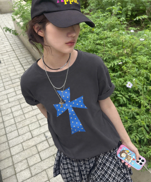 GRAVER（グレーバー）の「[ユニセックス]ドットクロス半袖Tシャツ_5カラー（Tシャツ/カットソー・レディース・ブラック/ブラック系その他2/スカイブルー/ホワイト系その他2/チャコールグレー/ホワイト/サンドベージュ・SMALL/MEDIUM/LARGE/X-SMALL）」の9枚目の写真