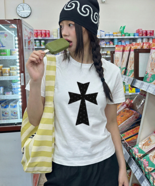 GRAVER（グレーバー）の「[ユニセックス]ドットクロス半袖Tシャツ_5カラー（Tシャツ/カットソー・レディース・ブラック/ブラック系その他2/スカイブルー/ホワイト系その他2/チャコールグレー/ホワイト/サンドベージュ・SMALL/MEDIUM/LARGE/X-SMALL）」の10枚目の写真