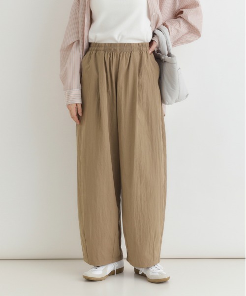 Right-on（ライトオン）の「【HONEYSUCKLE ROSE】ナイロン混コクーンパンツ（その他パンツ・レディース・ブラウン/ブラック/キナリ・M/L）」の4枚目の写真