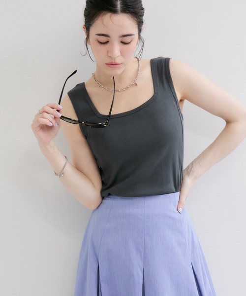 Edith A.Miller(エディスエーミラー)の「【Miller/ミラー】SQUARE NECK PANEL RIBBED TANKTOP(タンクトップ・レディース・グレー/オレンジ系その他/ブラック/ホワイト・FREE)」の3枚目の写真