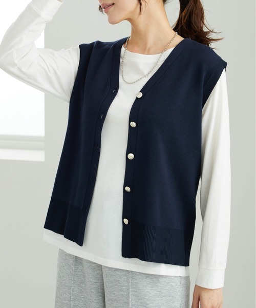 BELLUNA PLUS(ベルーナ)の「金ボタン使いニットベスト(ベスト・レディース・グレー/ネイビー・X-LARGE/MEDIUM)」の1枚目の写真