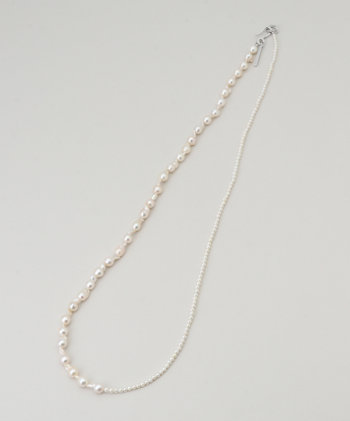 IENA(イエナ)の「AYUS/アユス AKOYA NATURAL BAROQUE PEARL ネックレス N27-2(ネックレス・レディース・ホワイト・1)」の9枚目の写真